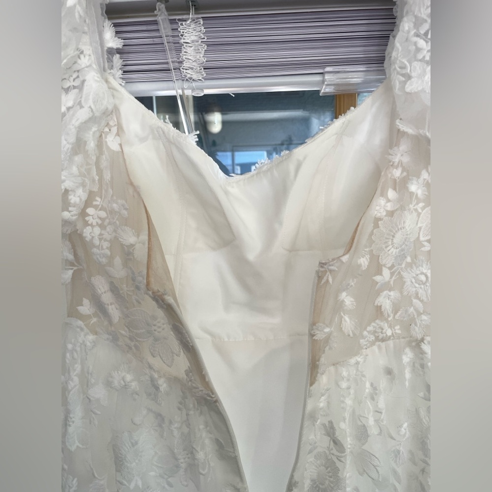 Willowby WATTERS Lilia Puff sleeve lace Empire wedding Gown - Picture 7 of 12